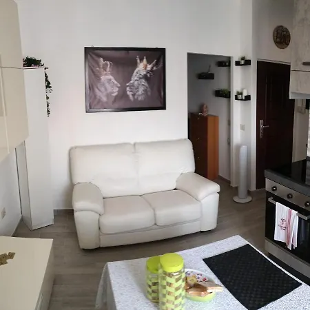 The Small House * Lanuvio